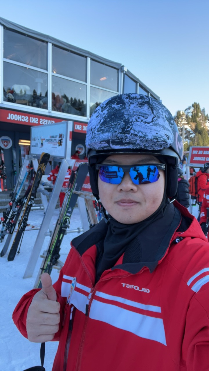 Ski & Snowboard Instructor 1